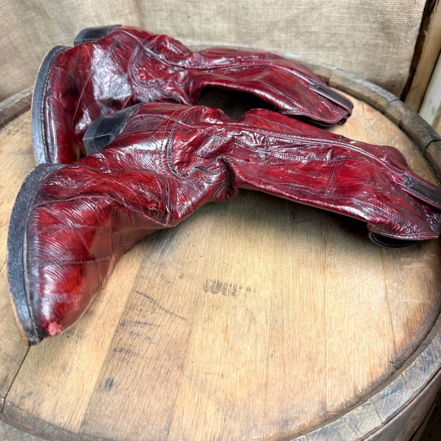 Justin Men - Size 9D - Red Glossy Eel Skin Cowboy Boots J31180