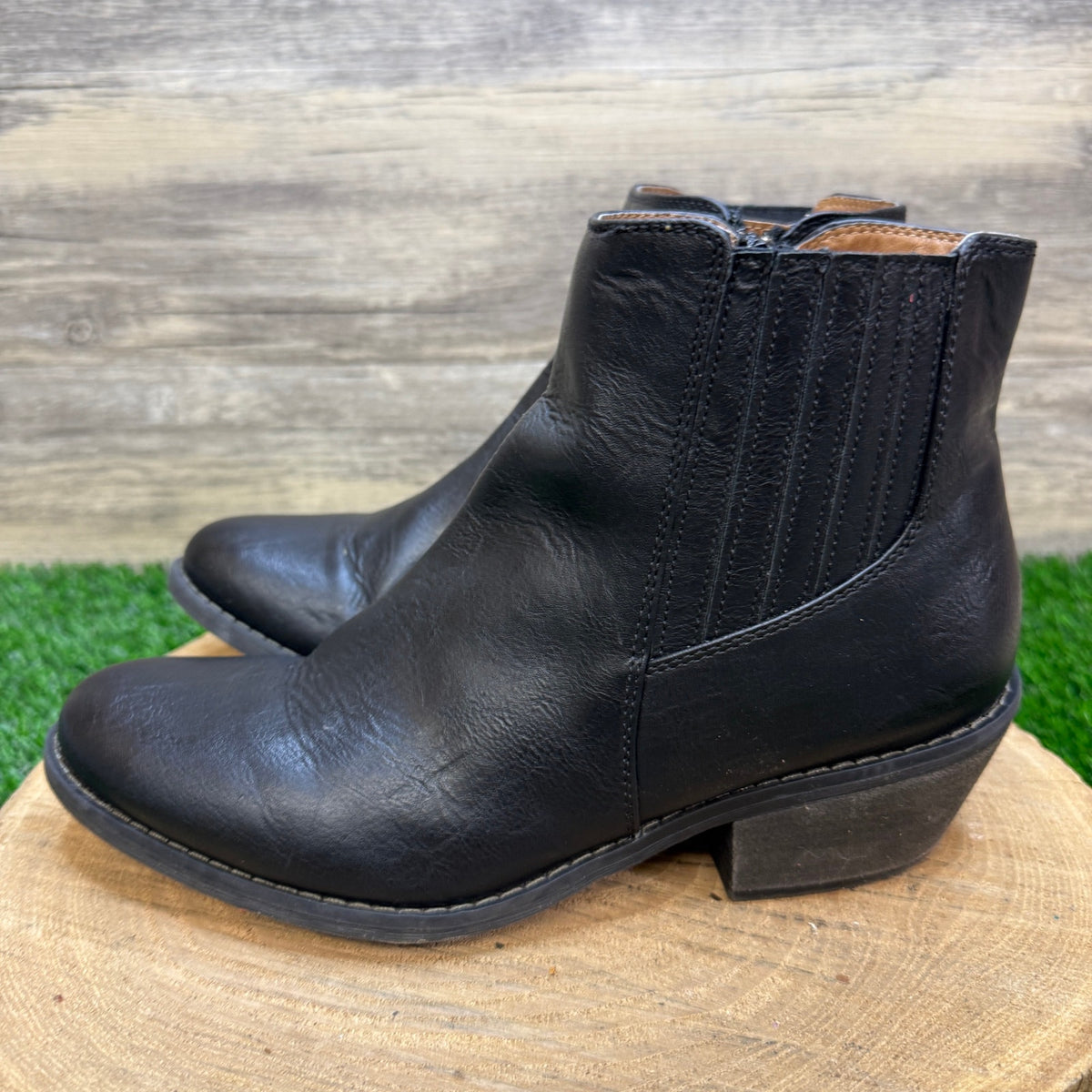 Euro Soft Women - Size 10M - Black Faux Leather Ankle Zipper Boots Aisleigh