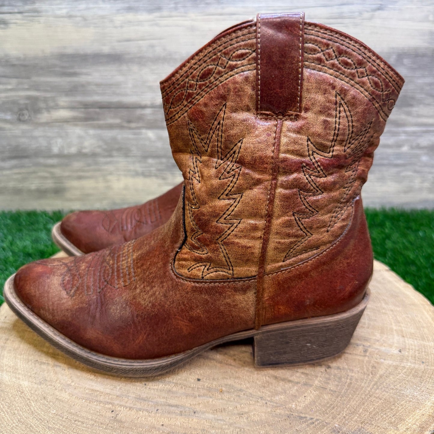 Coconuts Women - Size 7M - Brown Faux Leather Ankle Zipper Boots Style Pistol