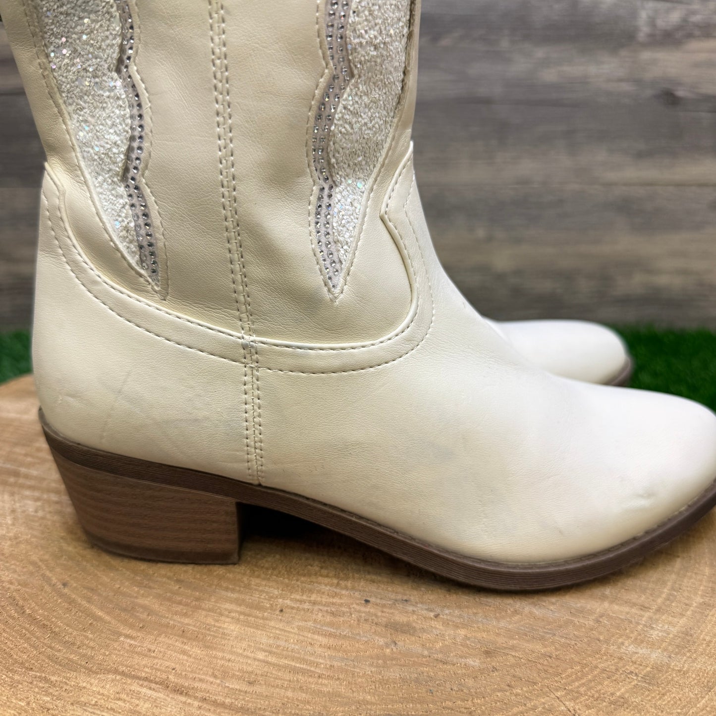 Madden NYC Youth - Size 4 - Cream Ankle Zipper Faux Leather Boots Sintetico