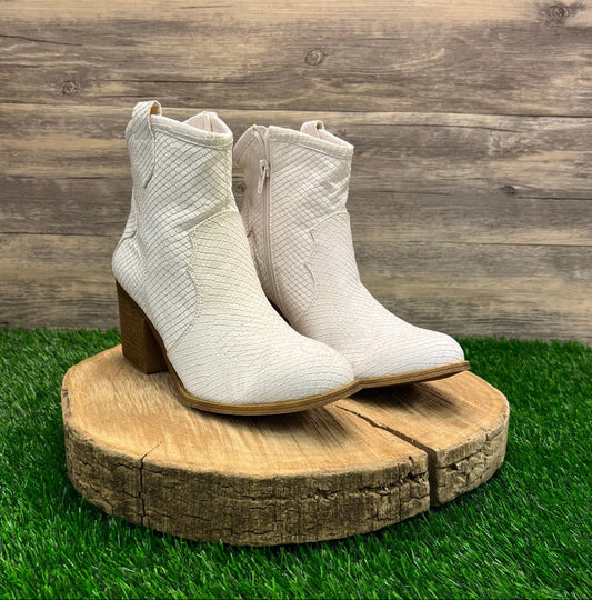 Dirty Laundry Women - Size 9 - White Ankle Zipper Faux Leather Boots