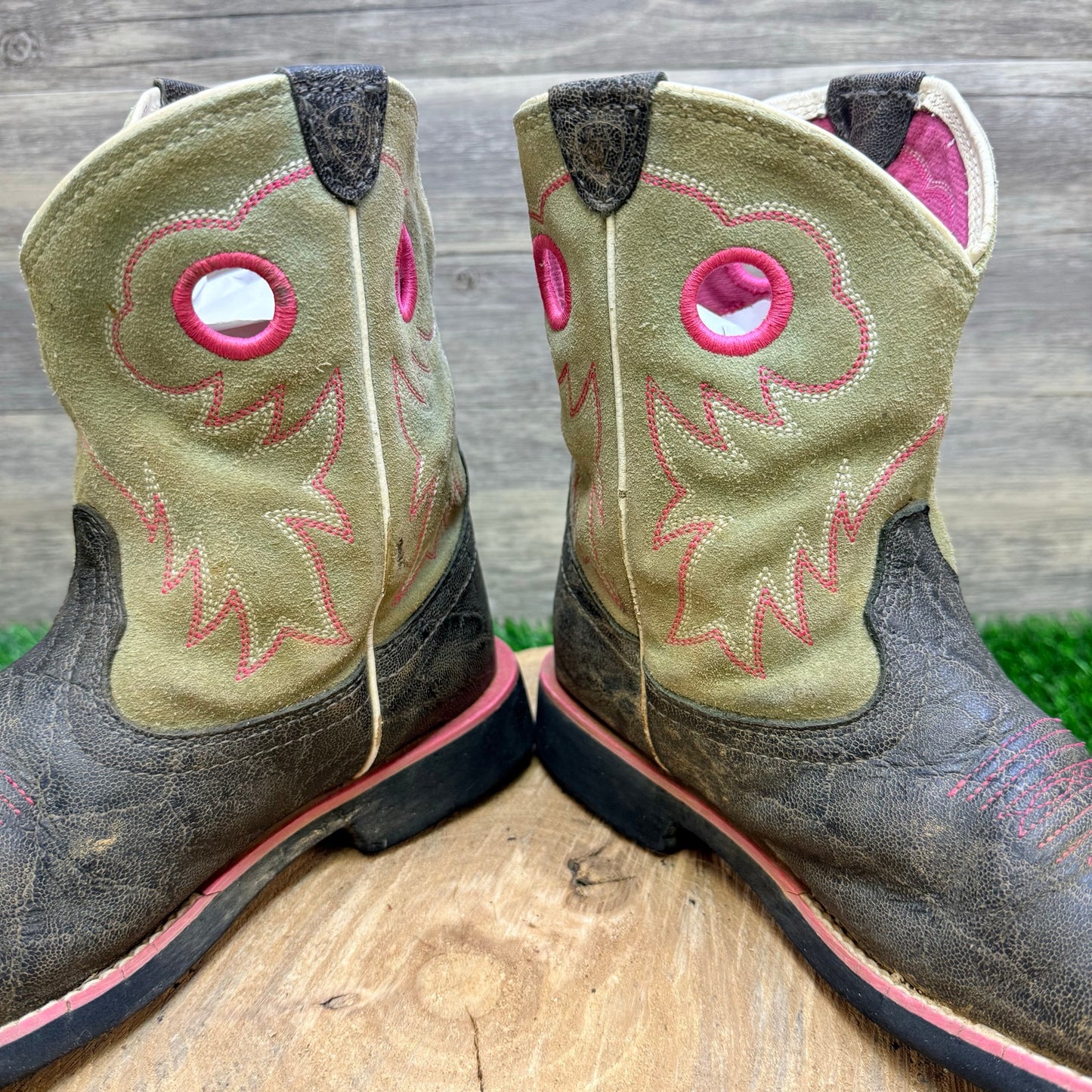 Ariat Youth - Size 4.5 - Distressed Black / Tan Round Cowboy Boots 10012799