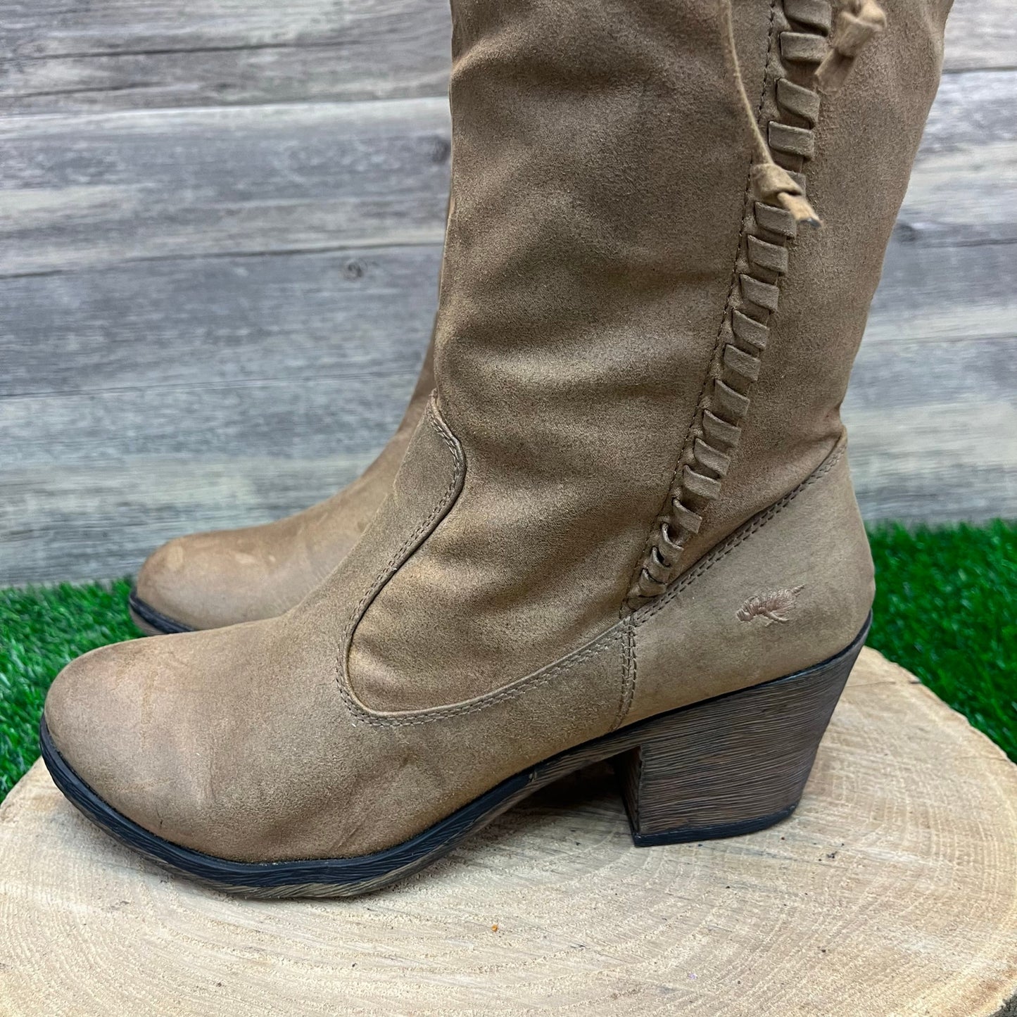 Rocket Dog Women - Size 10 - Tan Faux Suede Tall Shaft Boots Style 193