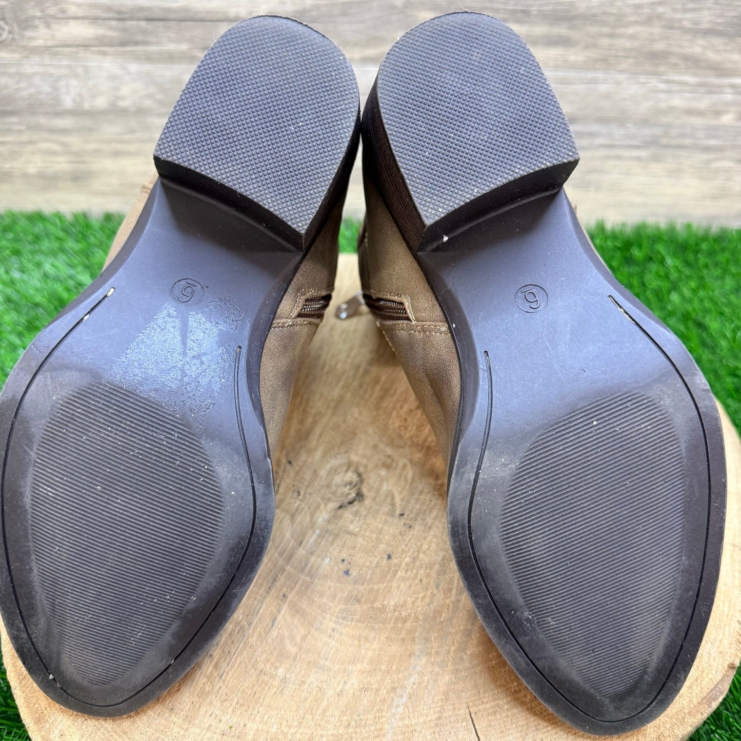 Global Win Women - Size 6 - Brown Faux Leather Ankle Boors 19YY16