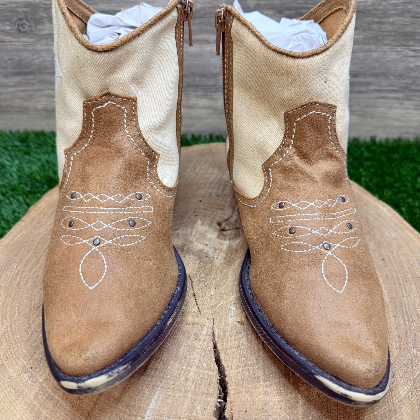 American Rag Women - Size 7M - Tan / Cream Star Faux Suede Ankle Zipper Boots
