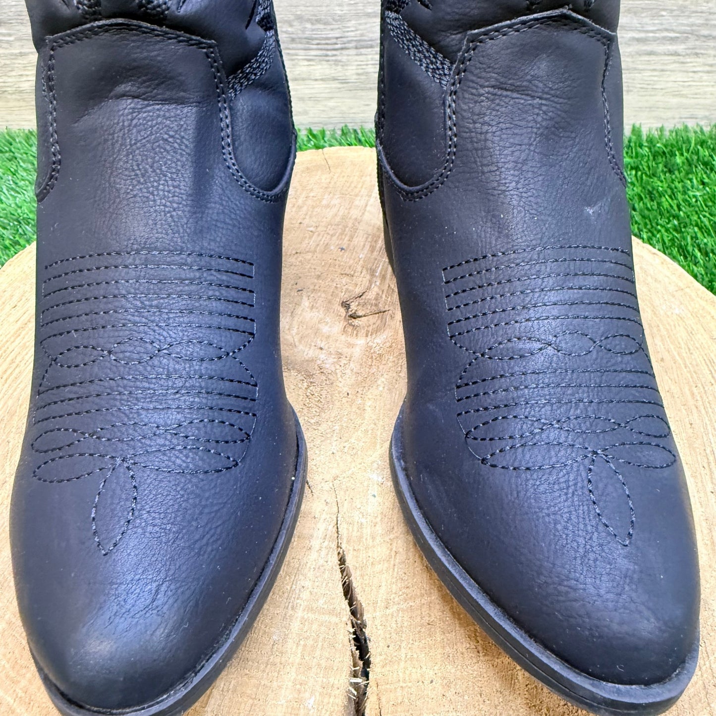 Global Win Women - Size 6.5 - Black Faux Leather Ankle Boots 19YY16