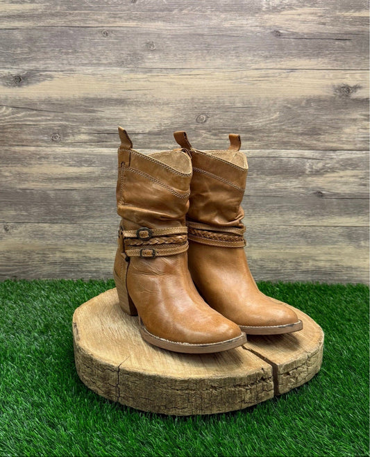 Steve Madden Women - Size 8 - Tan Strappy Ankle Boots Style 191