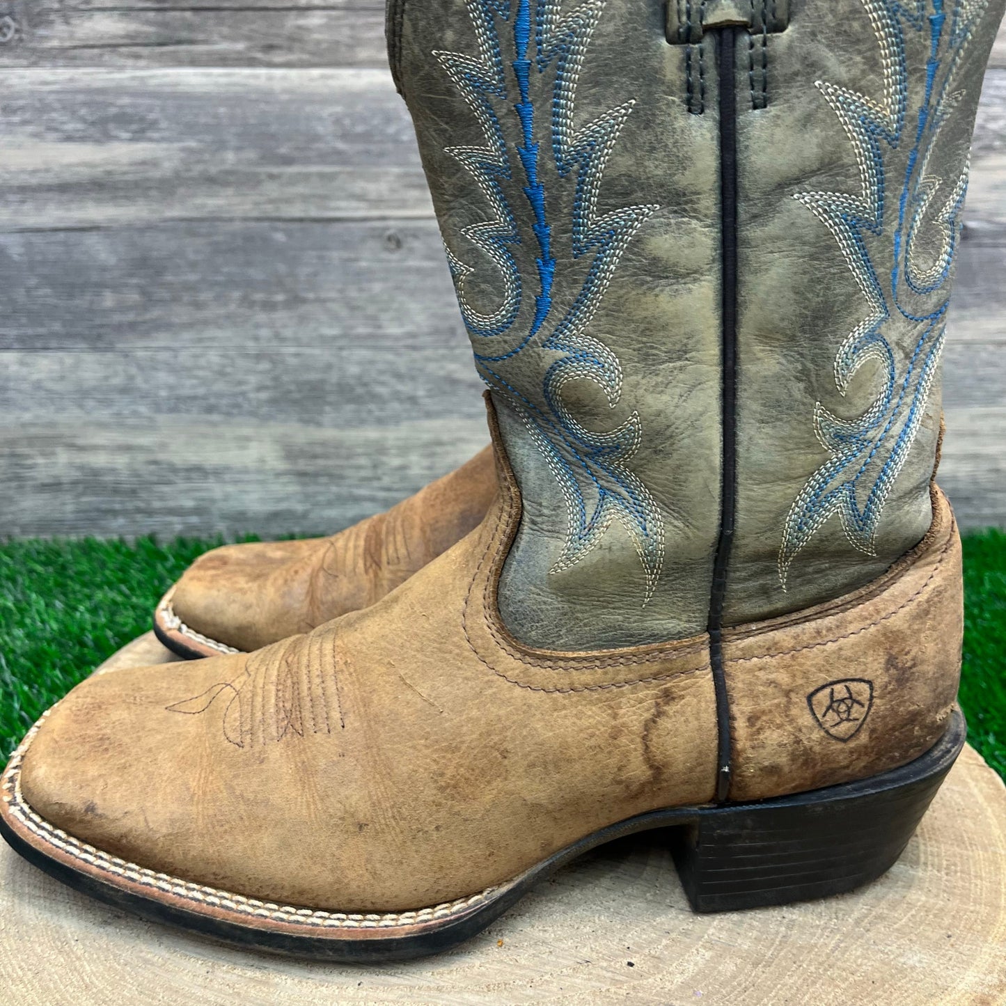 Ariat Men - Size 8D - Green/Tan Square Toe Cowboy Boots Style 10015300