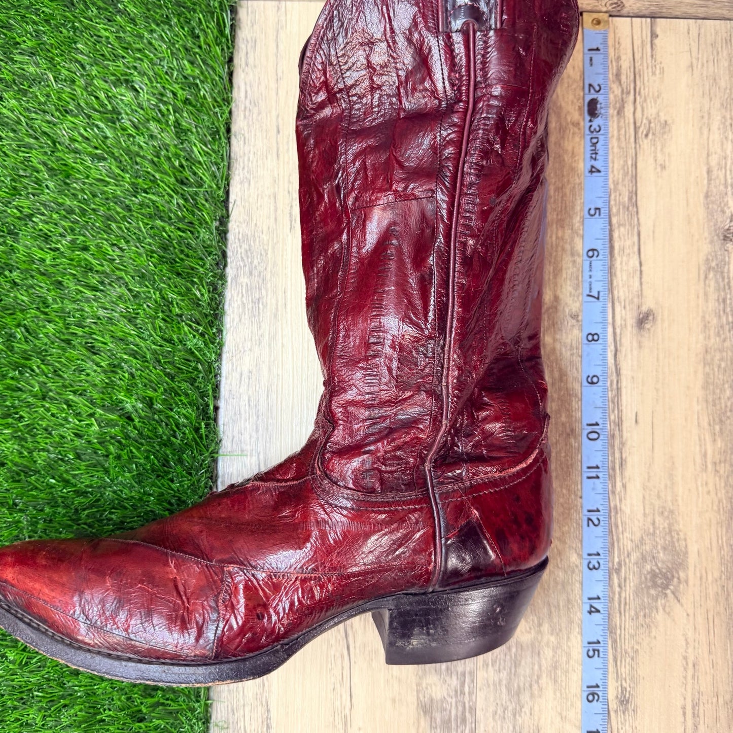 Justin Men - Size 9D / Red Glossy Eel Skin Cowboy Boors J31180