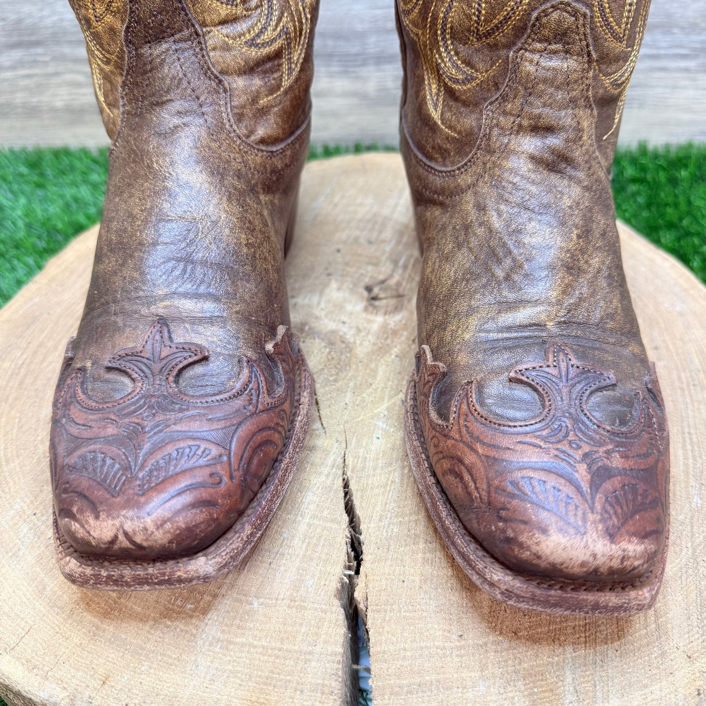 Tony Lama Women - Size 6.5B - Distressed Brown Santa Fe Tip Cowboy Boots VF6004