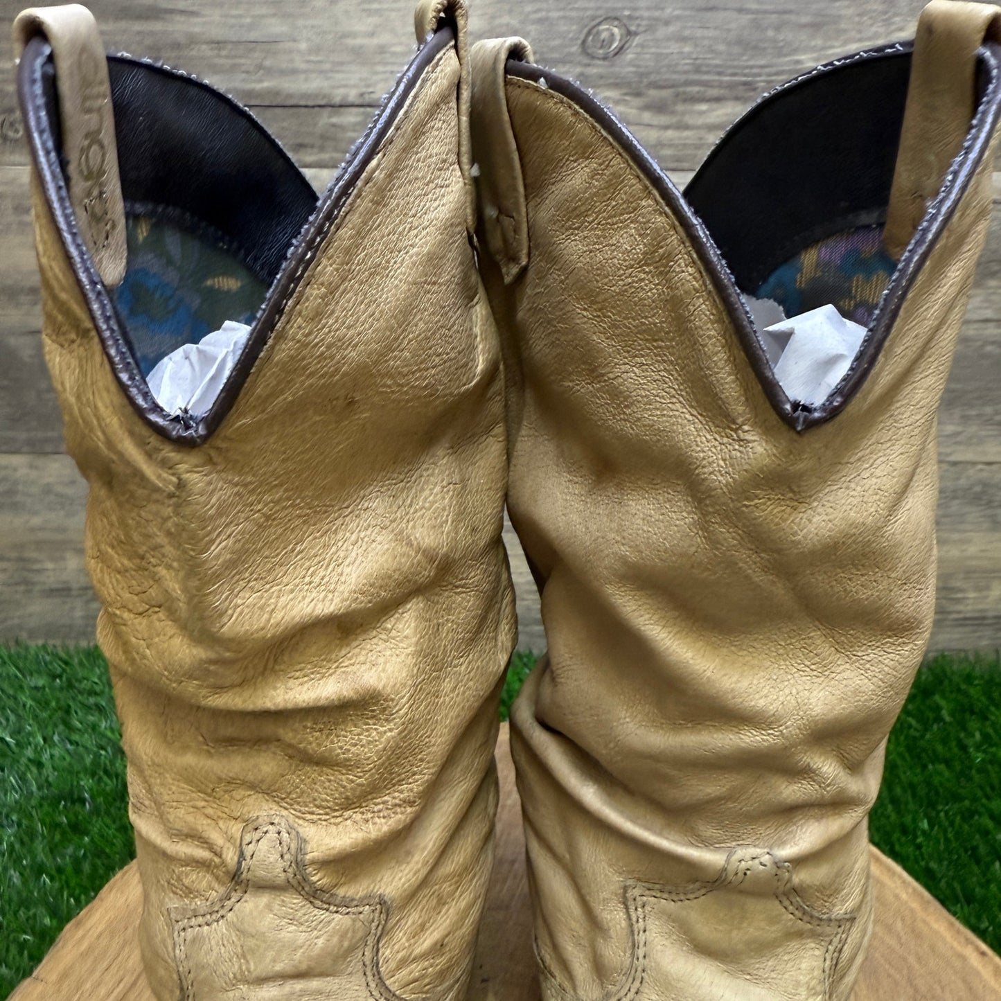 Dingo Women - Size 7.5M - Sand Slouch Toe Plate Cowboy Boots Style 3977