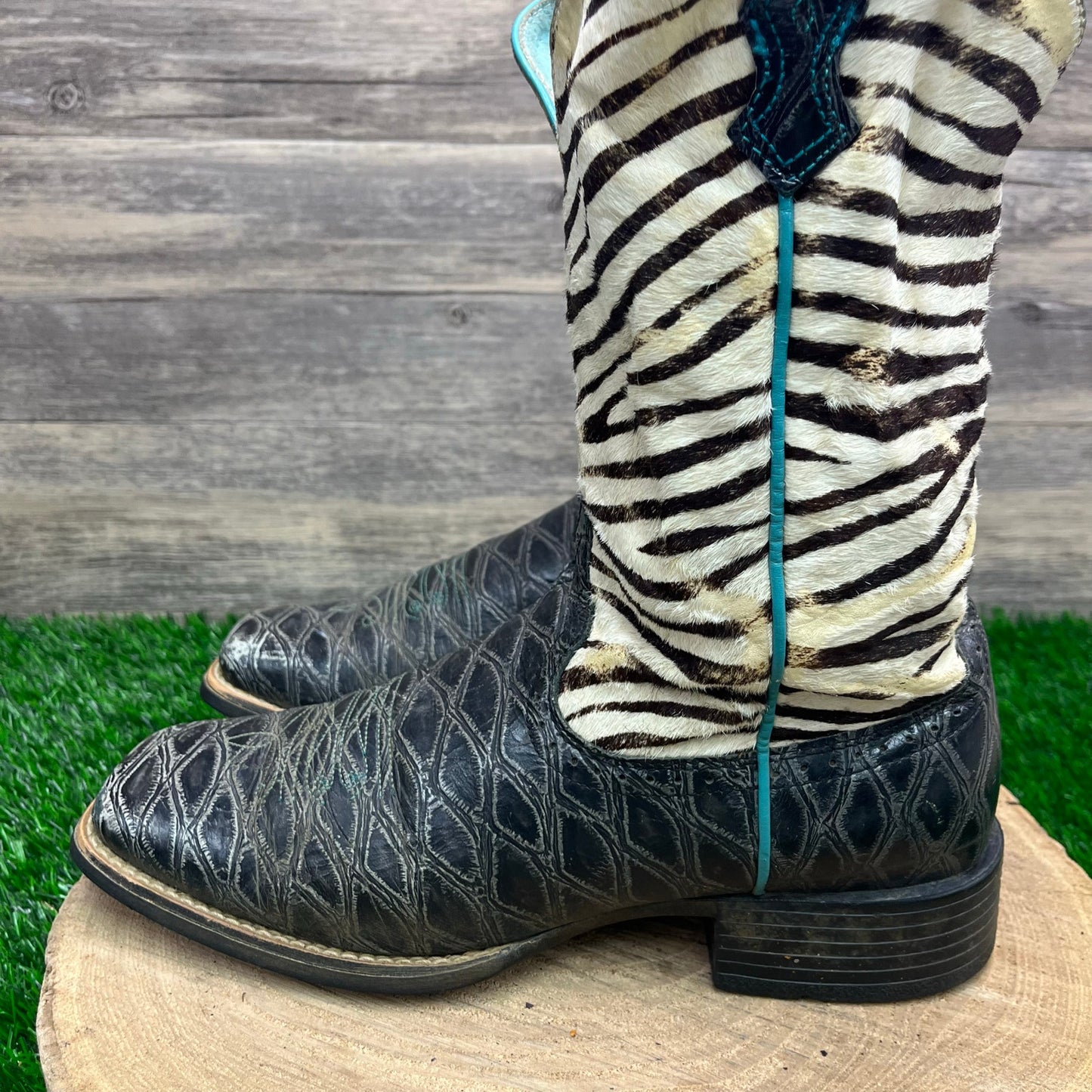 Ariat Women - Size 9.5B - Black/White Zebra Print Cowboy Boots Style 10006718