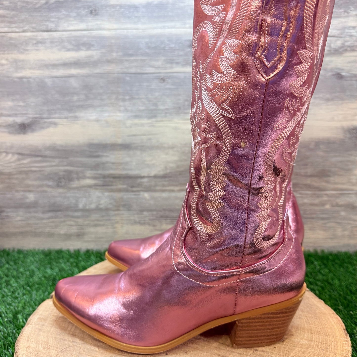 Unknown Women - Size 8 - Metallic Pink Faux Leather Western Cowboy Boots