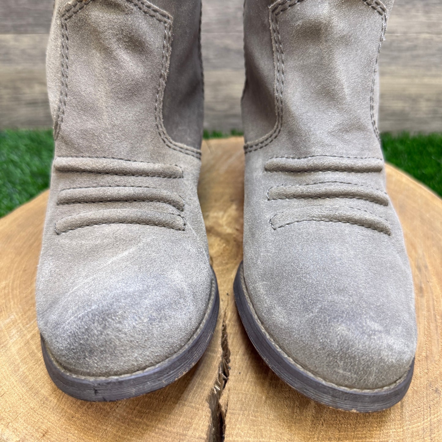 BCB Generation Women - Size 8.5B - Gray Suede Boots Style Holland
