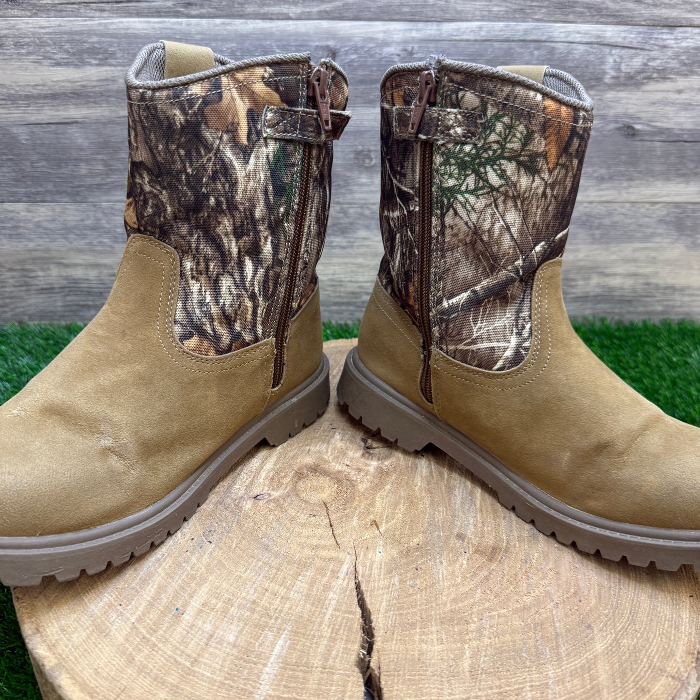 Academy Youth - Size 4D - Tan/Camo Zipper Boots Style 177701