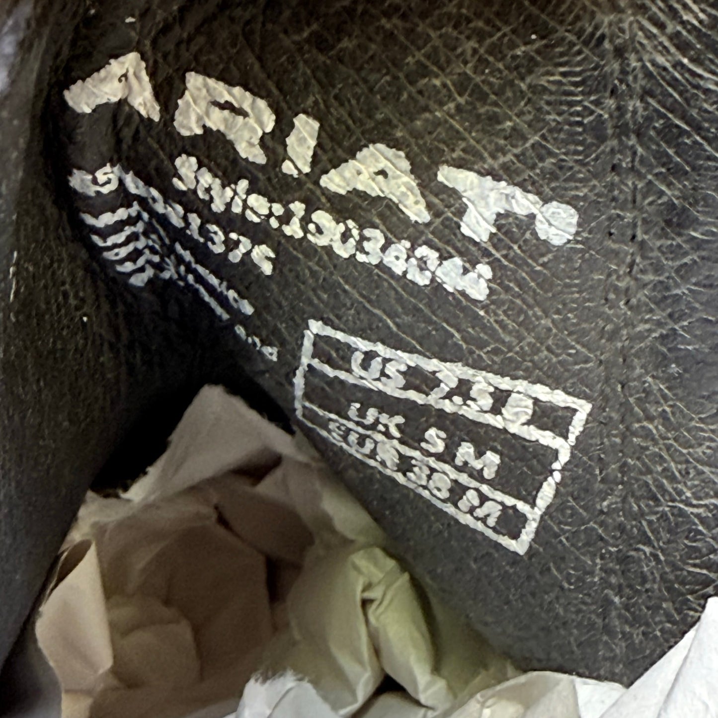 Ariat Women - Size 7.5B - Black Distressed Ankle Boots 10034044