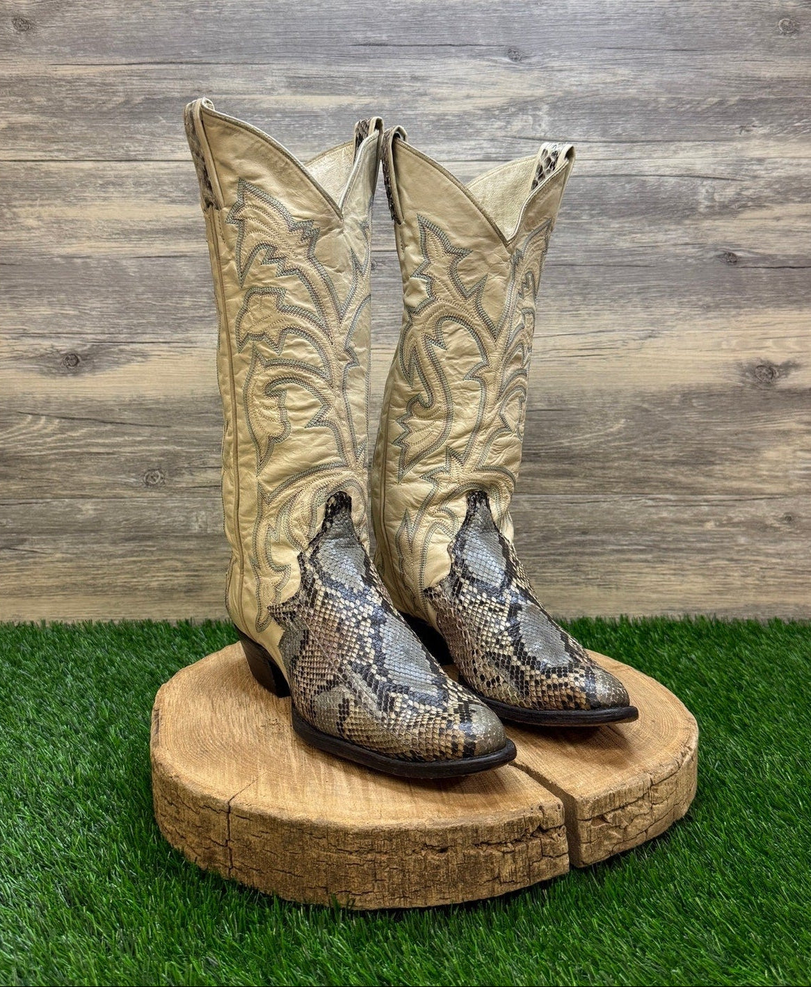Larry Mahan Women - Size 8B - Vintage Cream/Gray Snake Cowboy Boots Style L7552