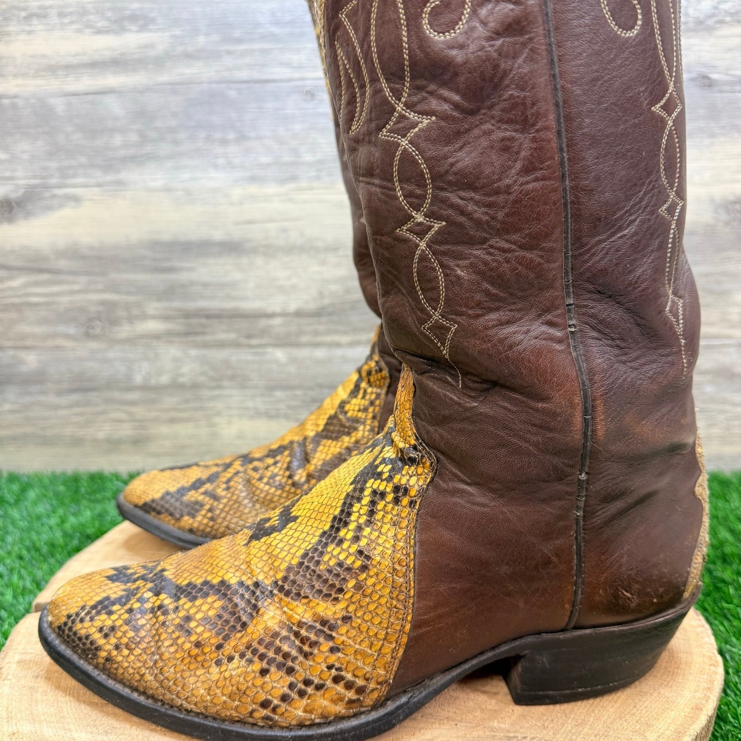 Justin Men - Size 9D - Vintage Brown Snake Python Western Cowboy Boots 9074
