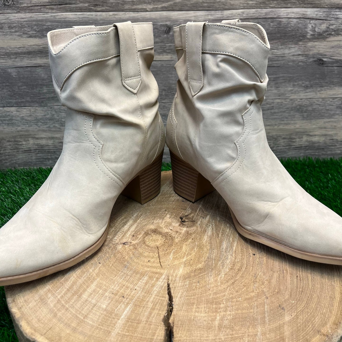 Time & Tru Women - Size 10 - Cream Faux Suede Ankle Boots Style 023L