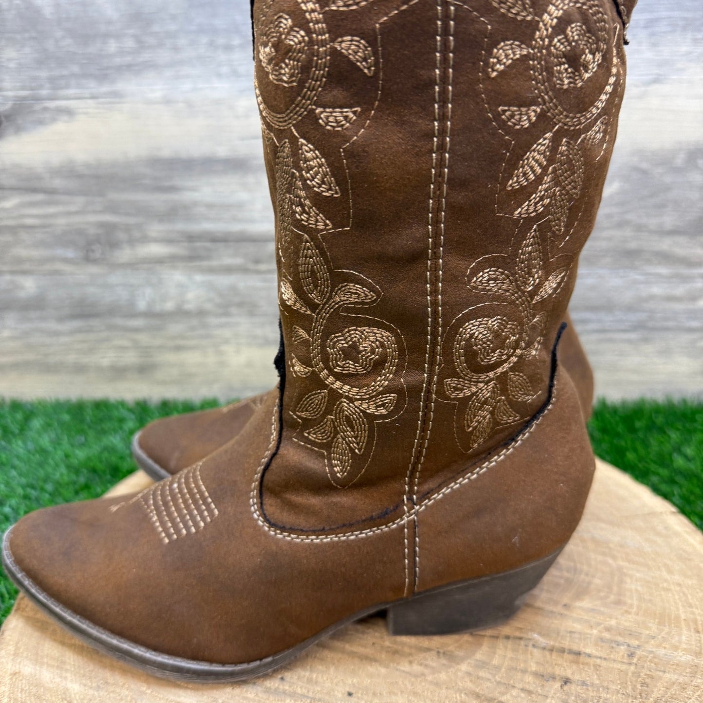 Rampage Women - Size 7.5M - Brown Soft Faux Suede Cowboy Boots 429105