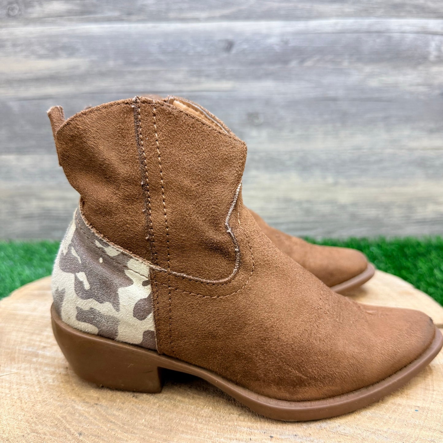 Flex West Youth - Size 13M - Tan Cowhide Print Ankle Zipper Boots Sadie