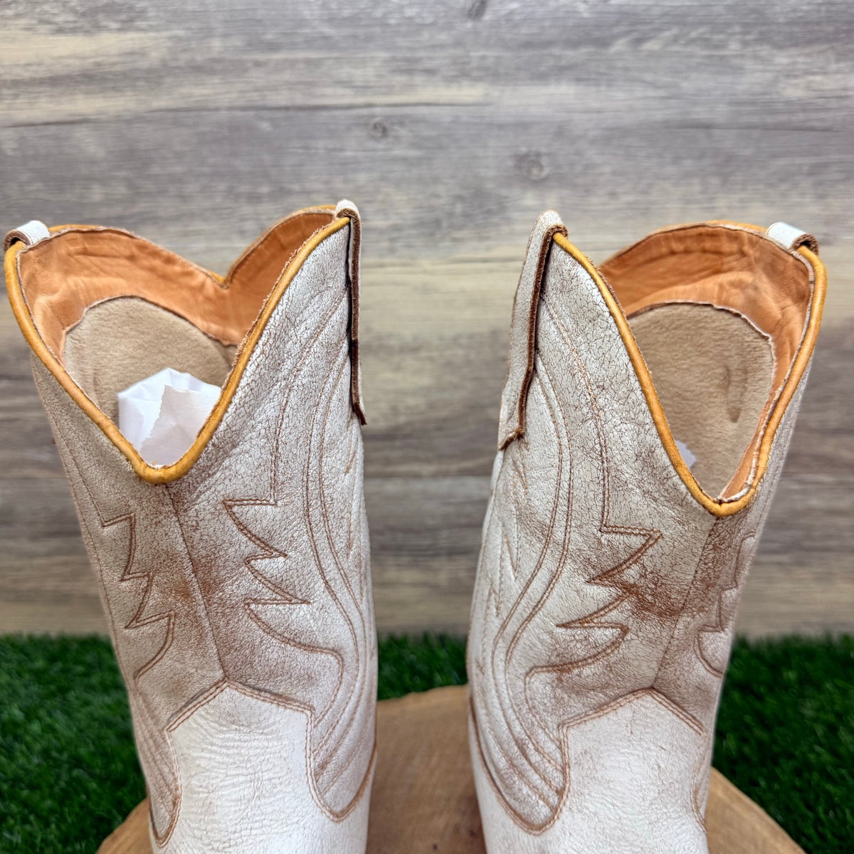 Lovetree Leather Women - Size 8 - Distressed White Short Ankle Style Boots