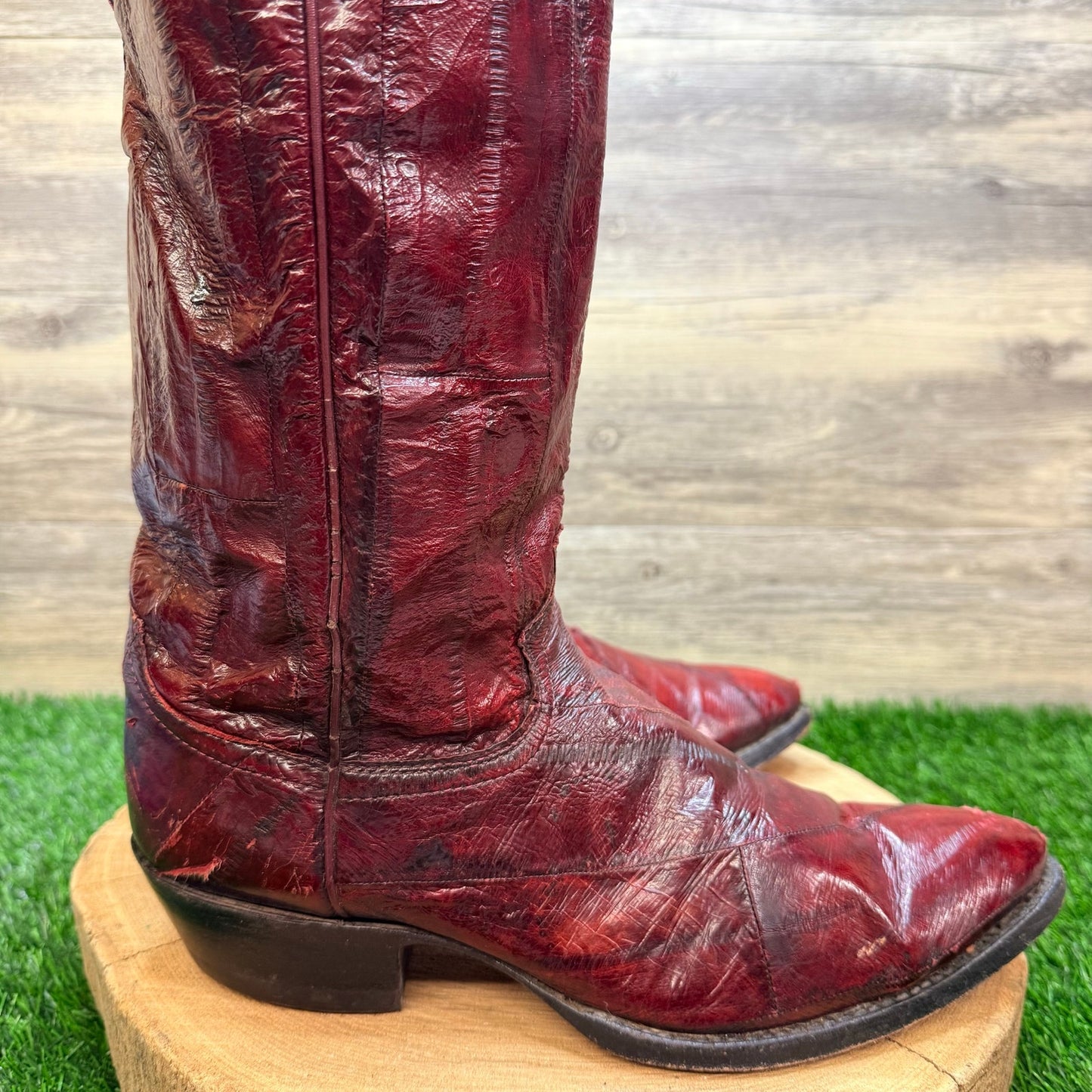 Justin Men - Size 9D / Red Glossy Eel Skin Cowboy Boors J31180
