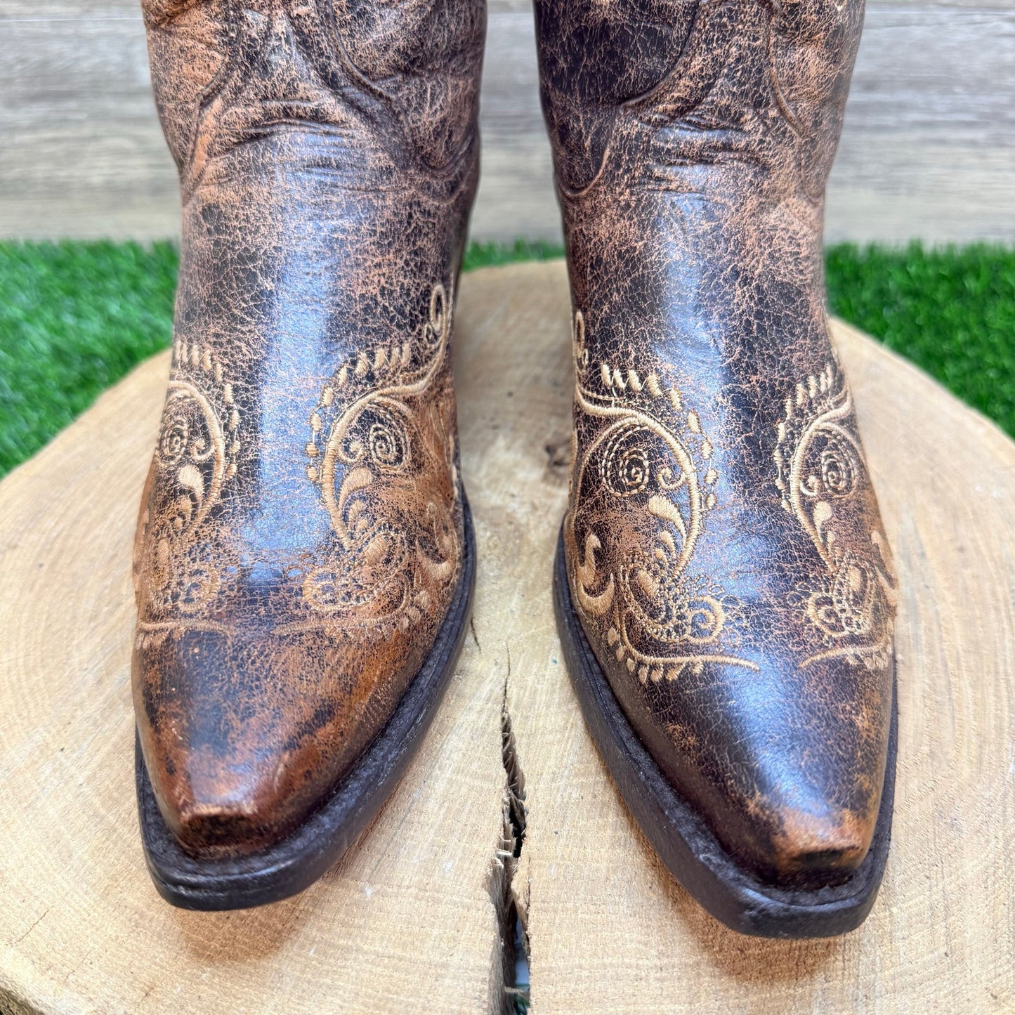 Circle G Women - Size 9M - Distr. Brown Dragonfly Snip Toe Cowboy Boots L5001