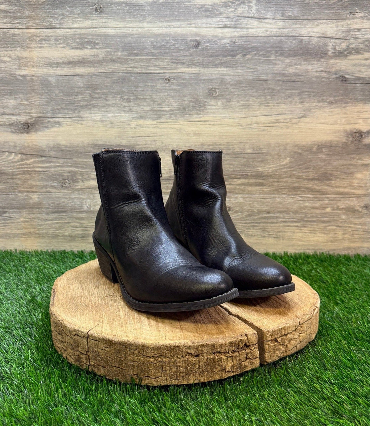 Euro Soft Women - Size 10M - Black Faux Leather Ankle Zipper Boots Aisleigh