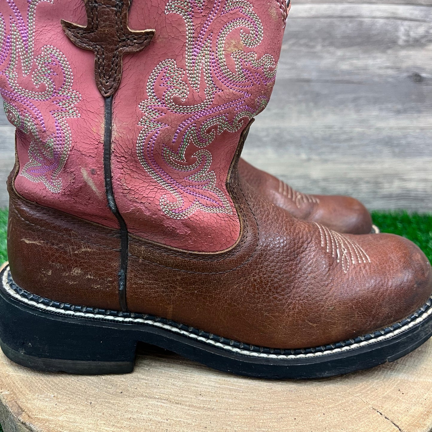 Ariat Women - Size 8.5B - Brown/Pink Round Toe Cowboy Boots Style 10010808