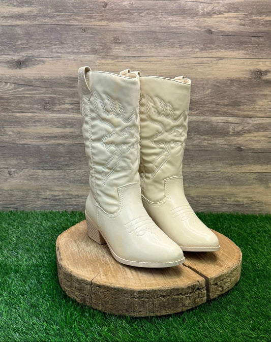 Forever Women - Size 6 - Cream Faux Leather Boots