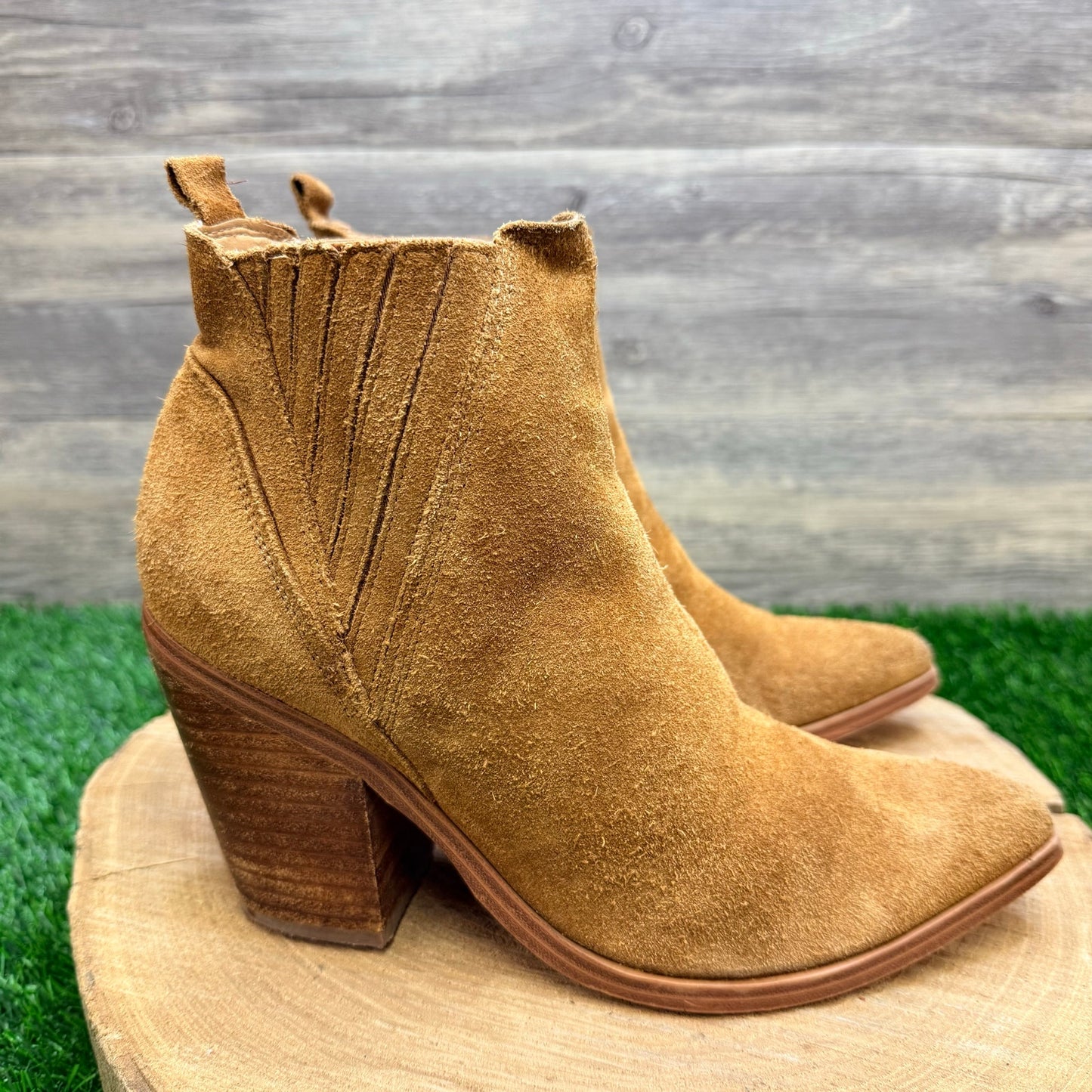 Marc Fisher Women - Size 8M - Tan Suede Ankle Heeled Boots 0421