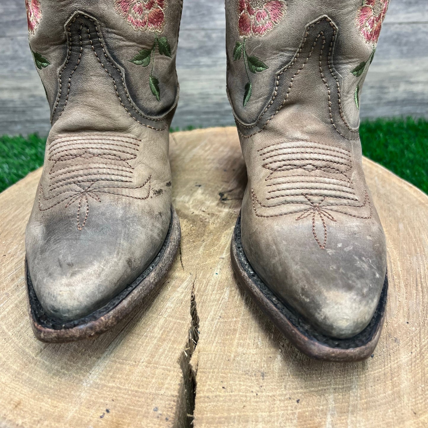 Liberty Black Women - Size 6 - Distressed Brown Nina Rose Cowboy Boots