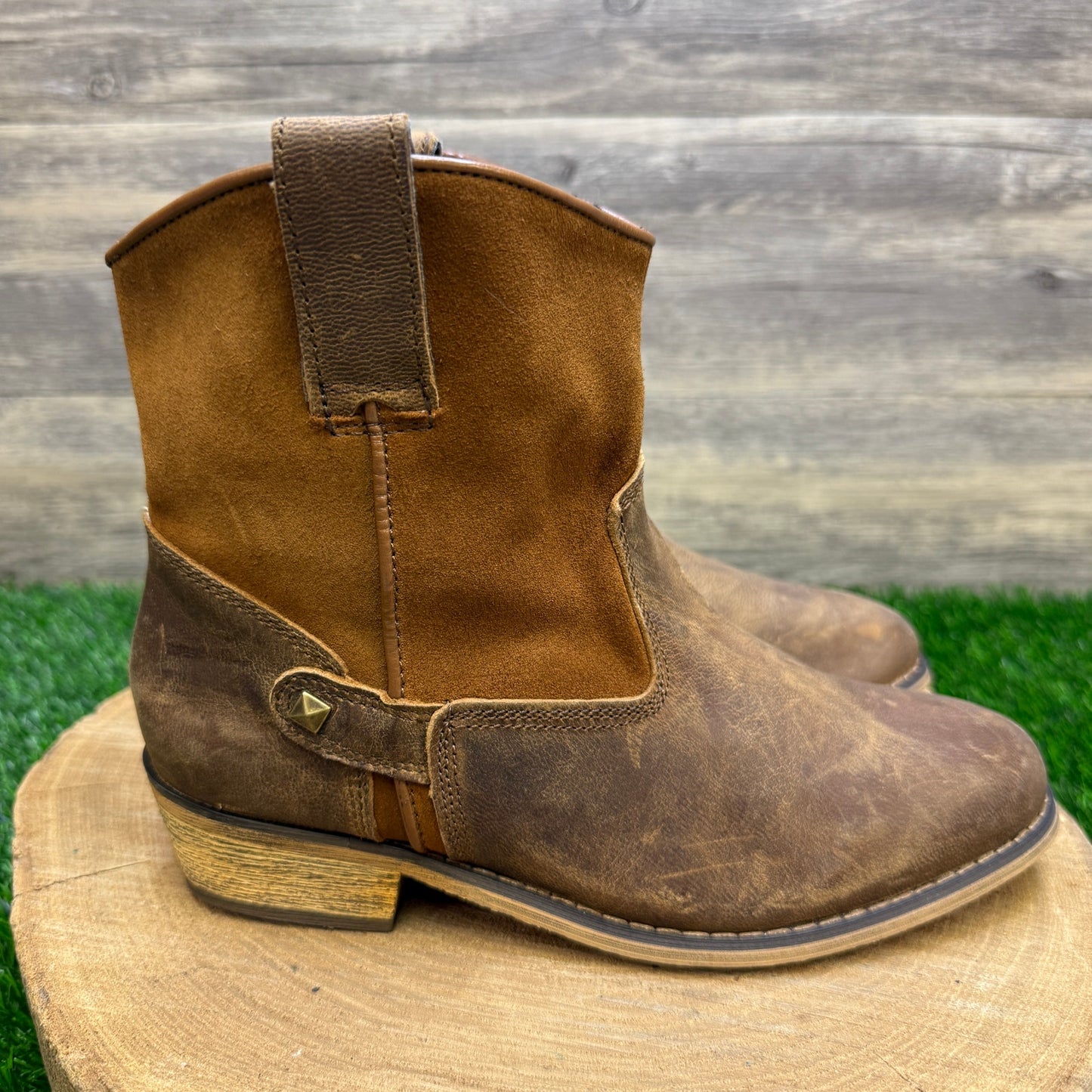 Sterling River Women - Size 8M - Brown/Tan Suede Ankle Boots Style SFW1217