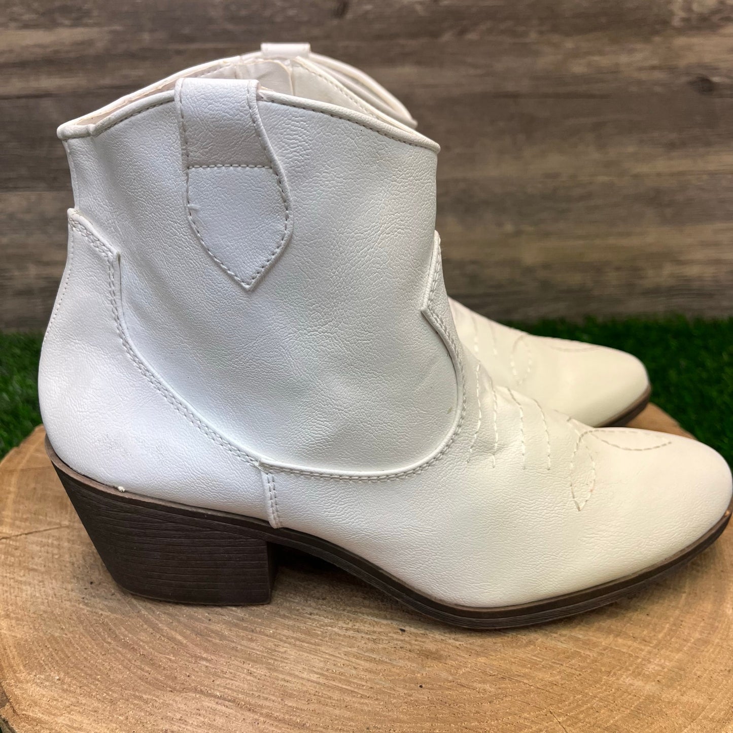 Rampage Women - Size 8M - White Faux Leather Ankle Boots Style ORA218