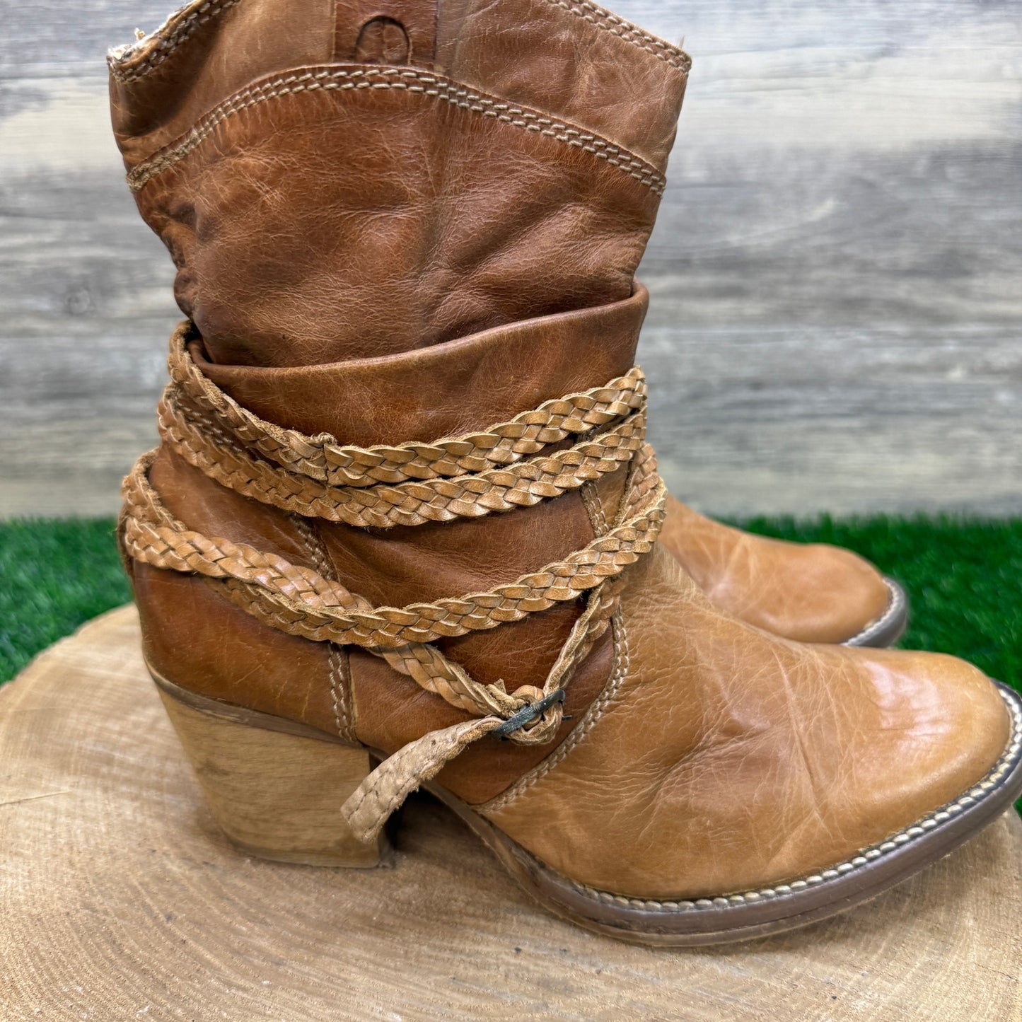 Dingo Women - Size 7M - Tan Strappy Ankle Boots Style DI662
