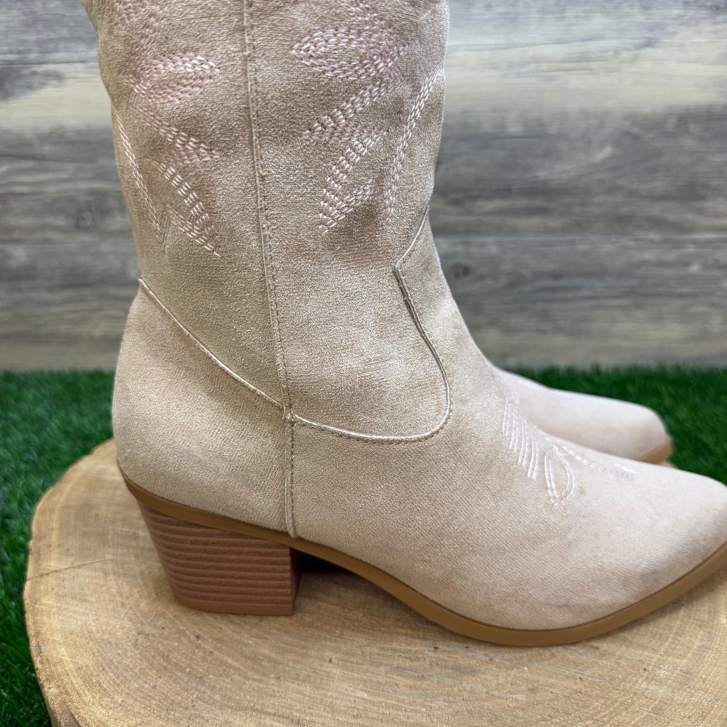 Unknown Women - Size 8 - Bone Flame Faux Suede Boots