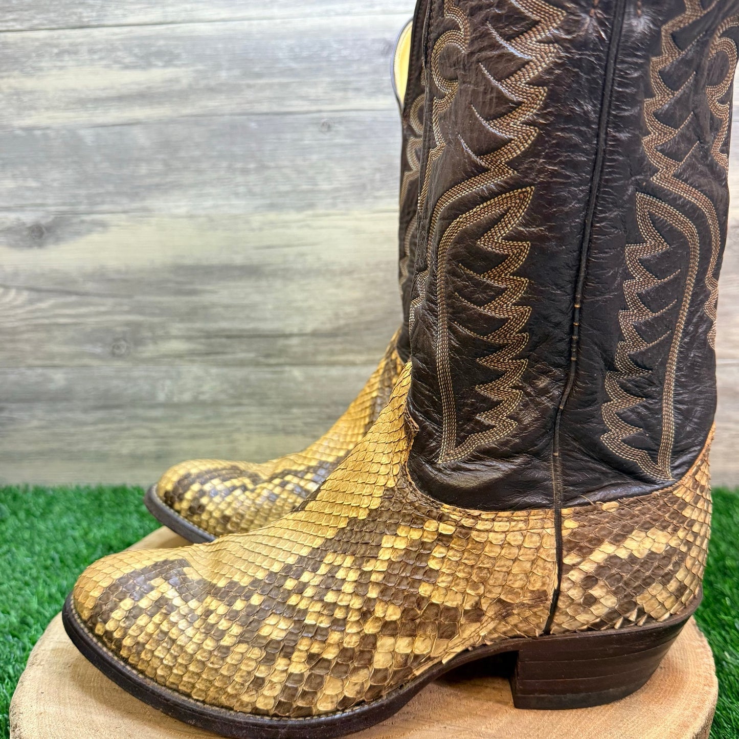 Justin Men - Size 9.5E - Brown Snake Cowboy Boots J4579