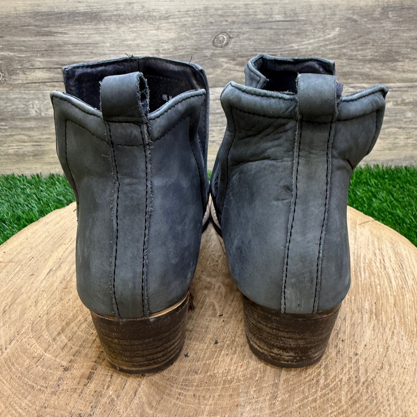 Unknown Women - Size 8.5M - Steel Gray Suede Ankle Boots Style Stop By
