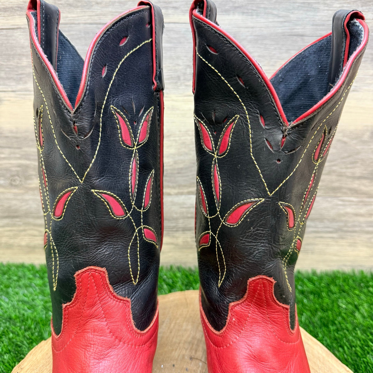 Laredo Women - Size 7M - Vintage Red / Black Flower Western Cowboy Boots