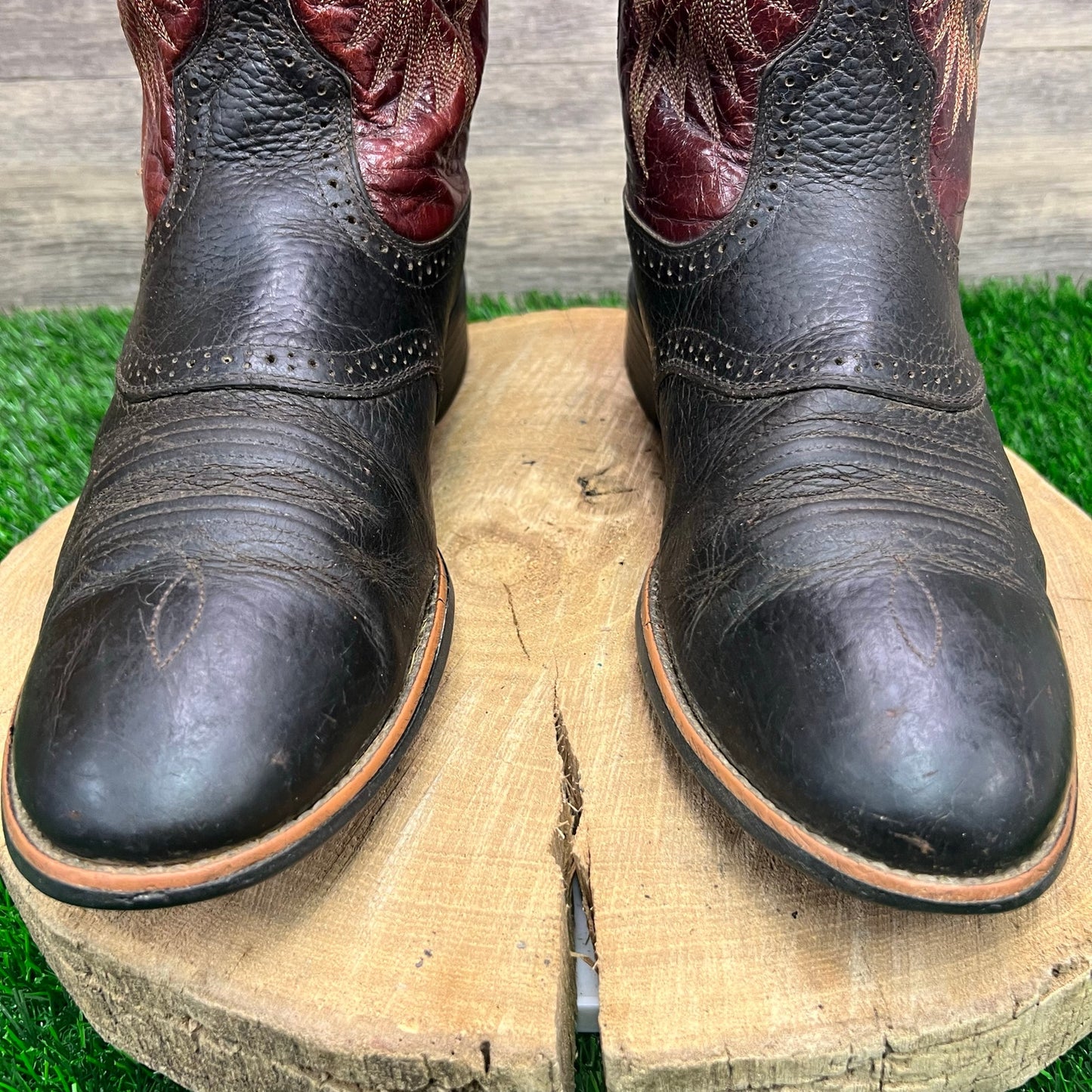 Ariat Men - Size 11.5D - Dark Brown / Red Round Toe Cowboy Boots 10007591