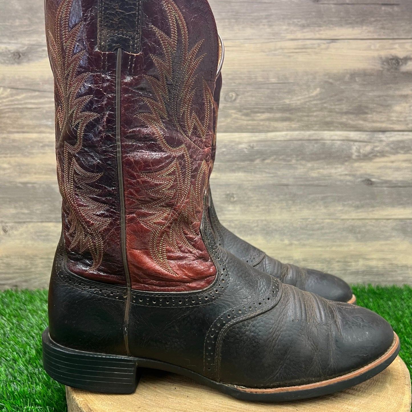 Ariat Men - Size 11.5D - Dark Brown / Red Round Toe Cowboy Boots 10007591