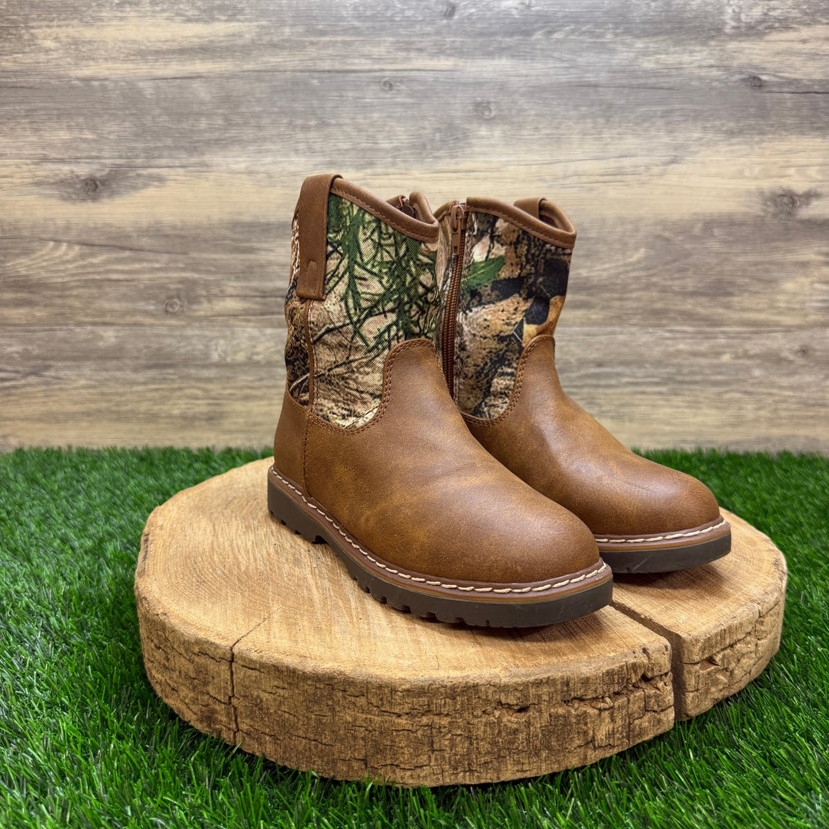 Mountain Creek Youth - Size 13M - Brown Camo Zipper Boots