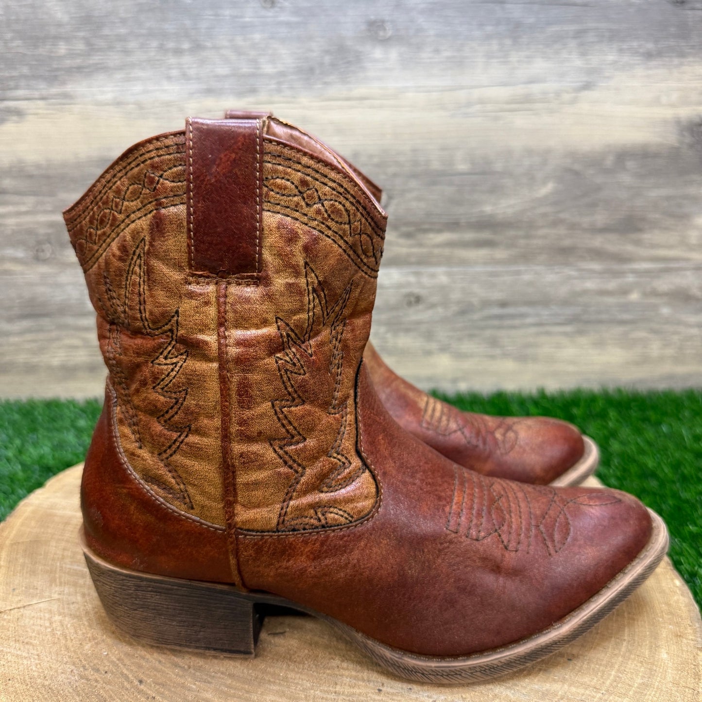 Coconuts Women - Size 7M - Brown Faux Leather Ankle Zipper Boots Style Pistol