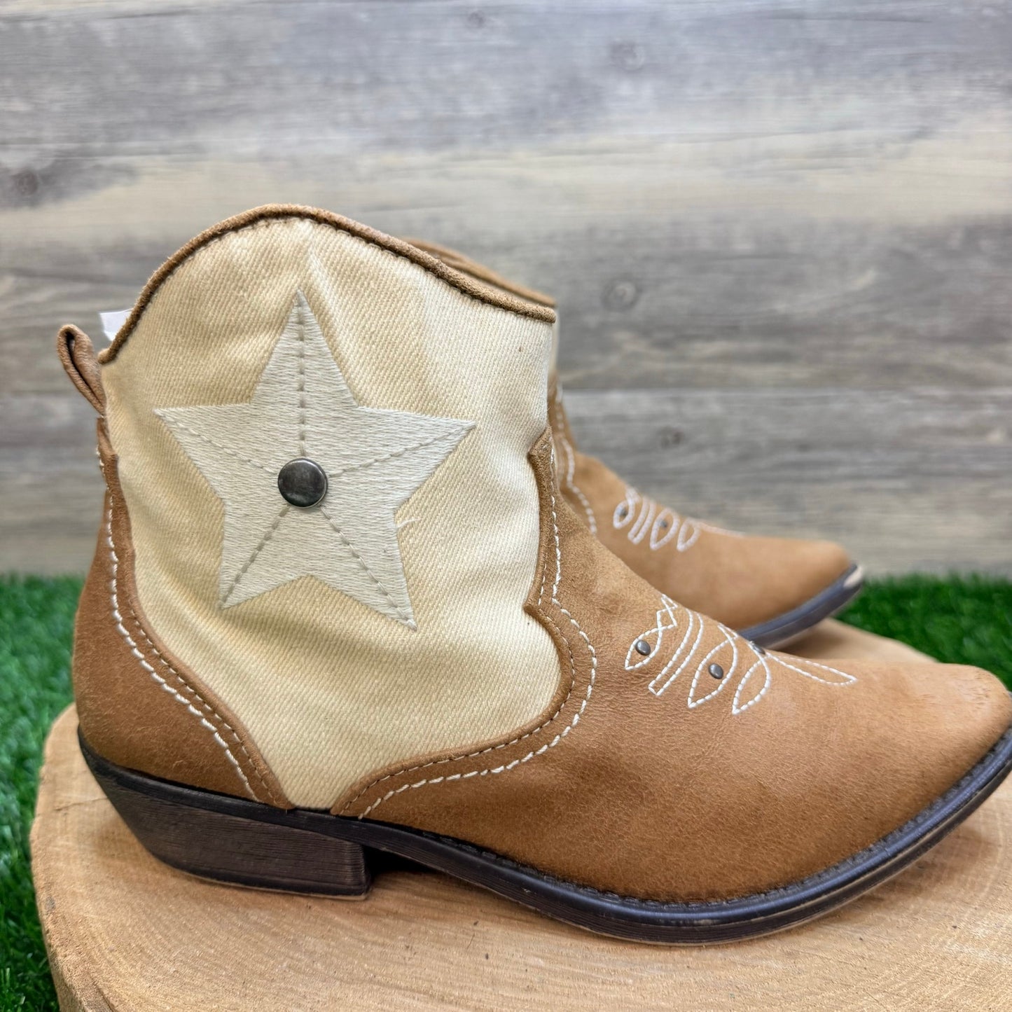 American Rag Women - Size 7M - Tan / Cream Star Faux Suede Ankle Zipper Boots