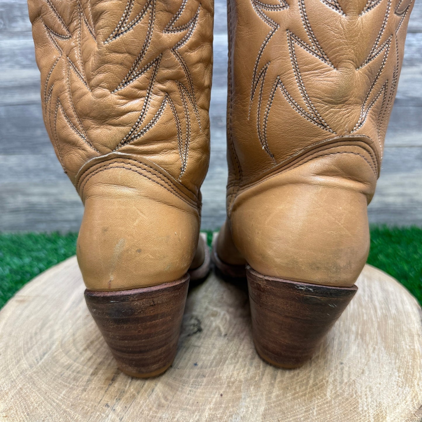 Dingo Women - Size 9.5 M - Vintage Tan Heeled Cowboy Boots Style 16953