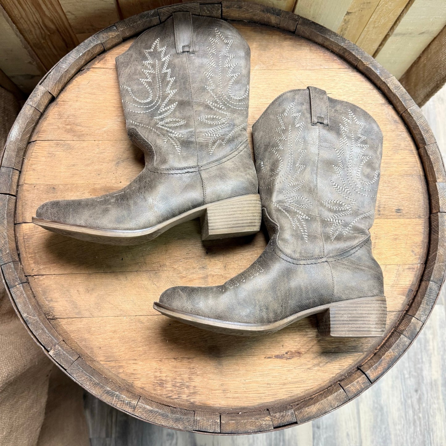 Xappeal Women - Size 8 - Grayish Brown Faux Leather Cowboy Boots