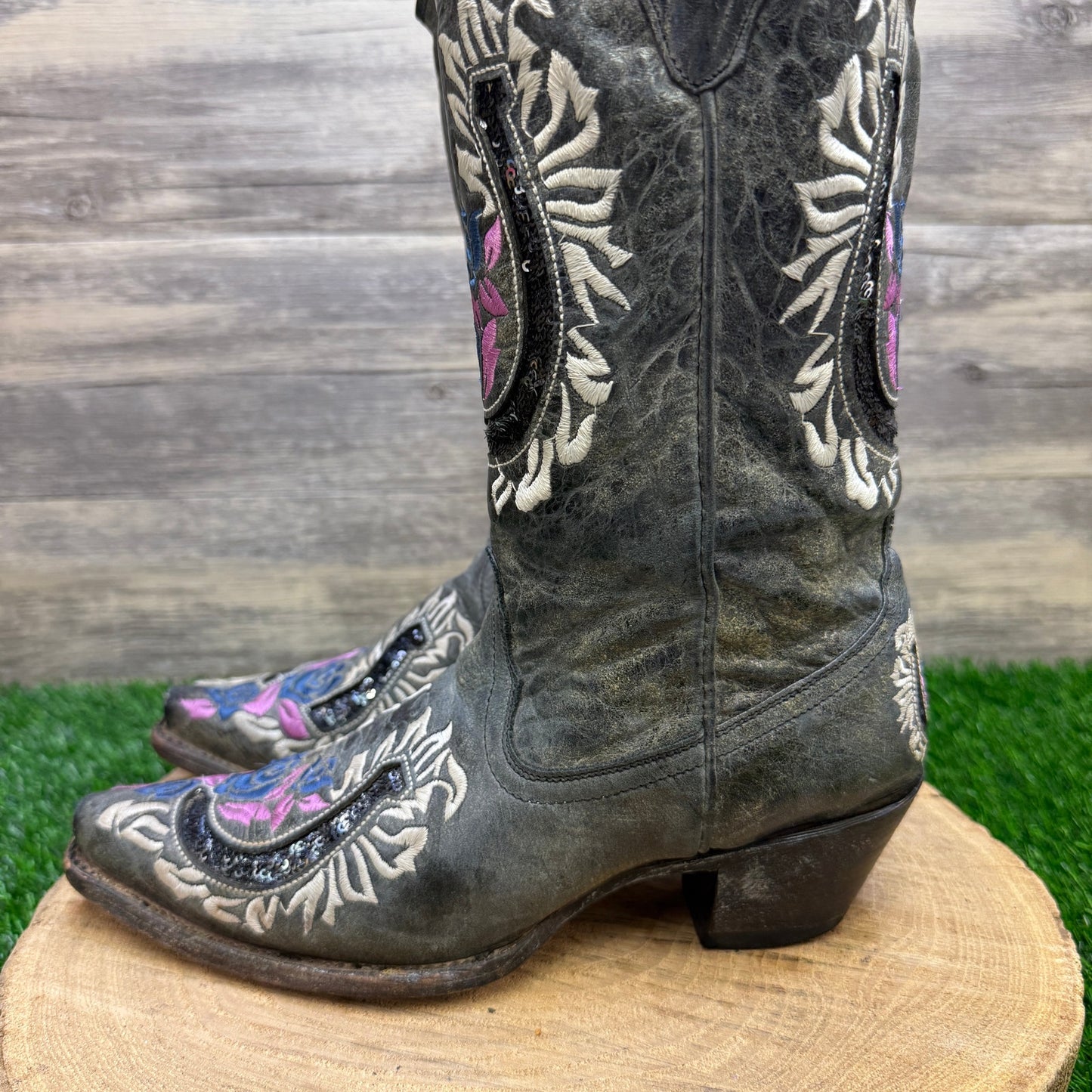 Corral Women - Size 8M - Gray Horseshoe Rose Snip Toe Cowboy Boots Style R2523