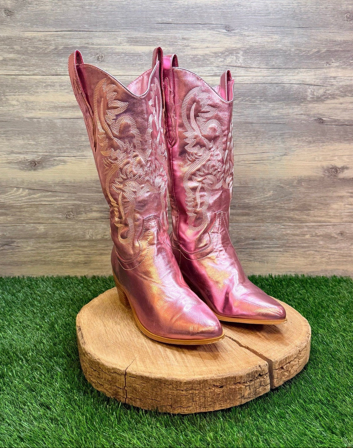 Unknown Women - Size 8 - Metallic Pink Faux Leather Western Cowboy Boots