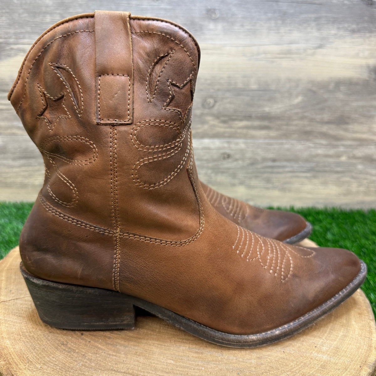 Zigi Soho Women - Size 8.5 - Brown Star Cutout Ankle Boots Style Shesthe